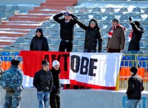 Чемпион проигрывает на  старте