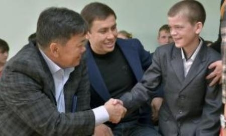 Геннадий Головкин взял шефство над мальчиком из Детского дома Караганды