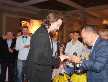 Хоккеистов «Сарыарки» «окольцевали» именными серебряными перстнями