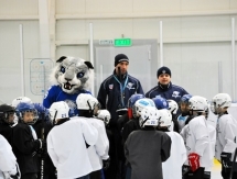 Воспитанники ДЮСШ ХК «Барыс» провели праздничную тренировку на льду