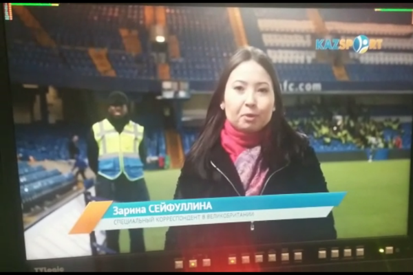 Зарина Сейфуллина ведет репортажи с места события