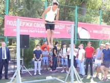 Юным футболистам Талдыкоргана вручили 500 мячей