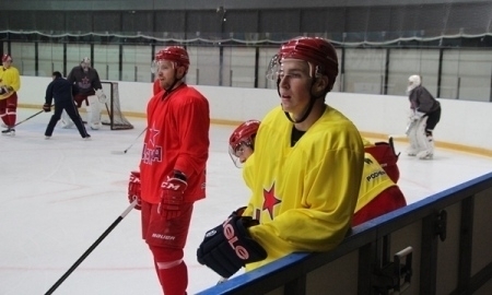 
Отказавшийся от сборной Казахстана Семён Кошелев дебютировал в составе ЦСКА в КХЛ