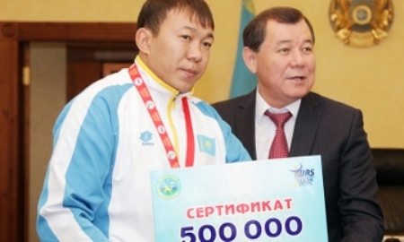 
Денежные сертификаты от акима области получили жамбылские спортсмены-медалисты