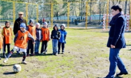 
В Алматы предприниматель подарил микрорайону Алатау спорткомплекс