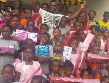 Жерар Гоу вручил подарки 5000 африканским детям