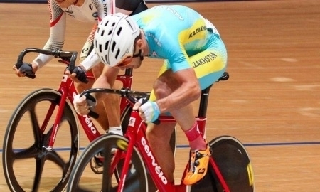 
Велотрековик Захаров идет 12-м в омниуме после скретча на Олимпиаде-2016