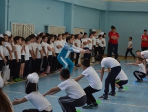 Урок «Физкульт-Ура» с олимпийским призером Сметовым прошел в Таразе