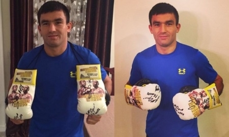 
Казахстанский боксёр показал перчатки с автографом Мэйвезера