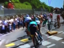 Видео падения Кангерта на «Джиро д’Италия»