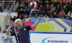 Аким Алматинской области сыграл в волейбол на международном турнире
