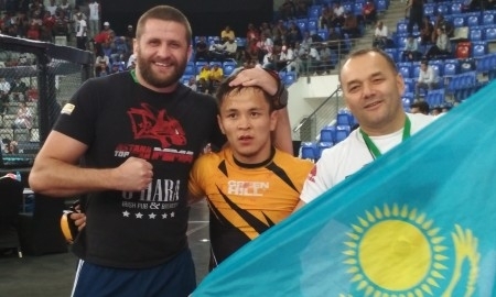 
Два казахстанца вышли в финал чемпионата мира по ММА