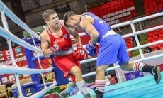 Казахстанский боксер досрочно победил туркмена и вышел в финал ЧА-2019