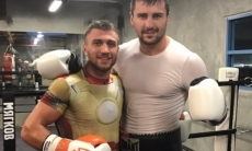 Ломаченко уличил «Канело» в страхе перед двумя российскими боксерами