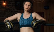 Феминистка сорвала старт вечера бокса с титульными боями казахстанцев