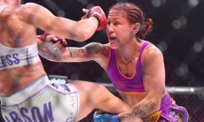 Сравниваемая с Головкиным экс-чемпионка UFC нокаутом выиграла новый титул. Видео