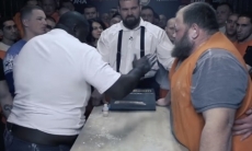 Видео жестокого боя на пощечинах экс-соперника Емельяненко со 170-килограммовым «Пельменем»