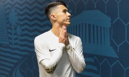 
Казахстанский футболист получил премиальные за выход в РПЛ. Озвучена сумма
