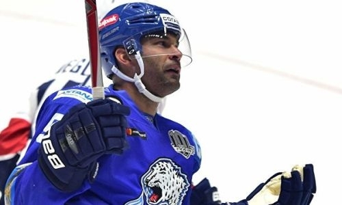 
Шок! Легендарный хоккеист «Барыса» покинул клуб КХЛ из-за обвиняемого в расизме тренера
