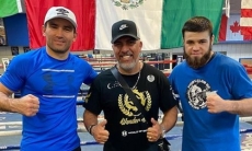 Казахстанский боксер из промоушена «Канело» возобновил тренировки с известным наставником в США