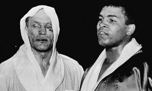 
«Я — Король!». 57 лет назад Мохаммед Али превратил лицо Генри Купера в месиво. Видео