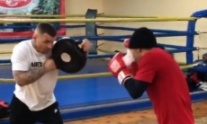 Джукембаев продолжает тренировки после отказа от боя с непобежденным узбеком. Видео
