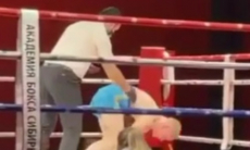 Непобежденный казахстанский боксер неожиданно проиграл нокаутом в первом раунде. Видео