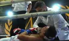 Казахстанского боксера убойным ударом с правой отправили прямо к врачам. Видео тяжелого нокаута