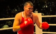 Боксер из Казахстана сразился с пятикратным чемпионом за финал международного турнира