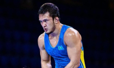Сенсационным разгромом завершилась схватка казахстанского борца за медаль чемпионата Азии