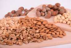 Названы самые богатые железом орехи — поддерживают обмен веществ и рост организма