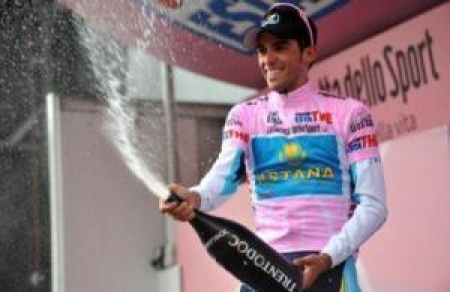 Золотой воин для Контадора. Как «Астана» отметила победу испанского велогонщика