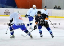 На льду — любители