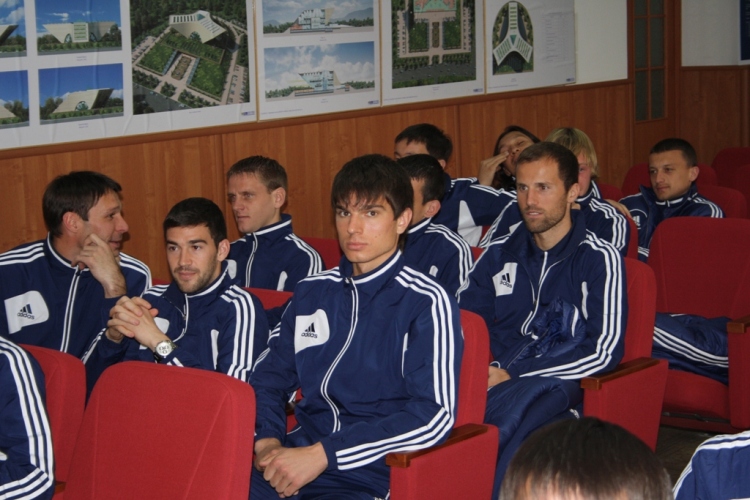 Фоторепортаж с встречи ФК «Сункар» в акимате города