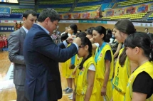 На паркете — школьники!