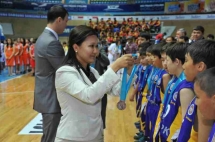 На паркете — школьники!