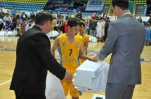 На паркете — школьники!