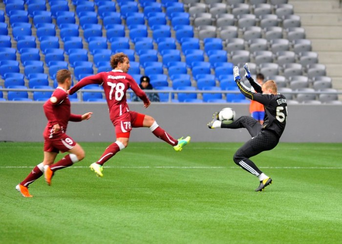 С родного поля — на чужое