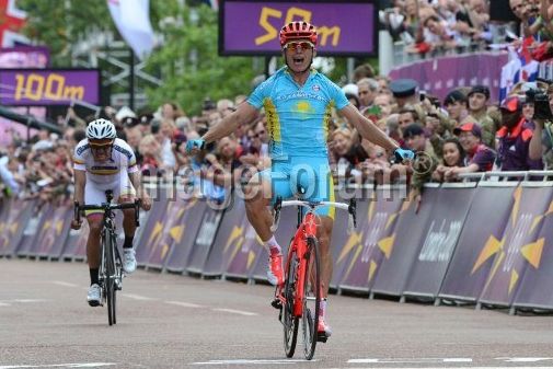 Фото с золотого финиша Александра Винокурова