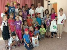 Футболисты «Шахтера» на днях посетили детский дом семейного типа «Айналайын», который находится в городе Темиртау