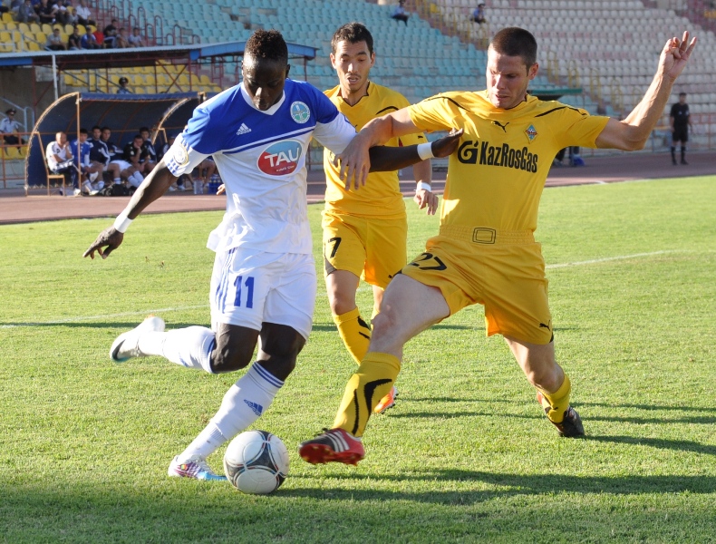 Фоторепортаж с матча 22-го тура Премьер-Лиги «Ордабасы» — «Кайрат» 0:0