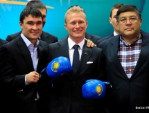 Фото с презентации велокоманды «Астана»