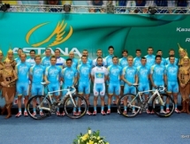 Фото с презентации велокоманды «Астана»
