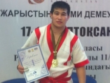 Актауский спортсмен привез золото с чемпионата Азии по казакша курес