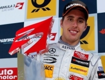 Гонщик команды «Астана» подписывает контракт с McLaren Mercedes