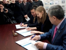 В Алматы Ольга Рыпакова приняла участие в гашении марок с изображением Олимпийских чемпионов