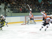 Фото с матча ВХЛ «Сарыарка» — «Спутник» 2:3