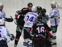 Фоторепортаж с матча КХЛ «Трактор» — «Барыс» 6:3