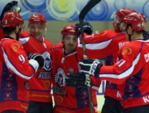 Листки хоккейного календаря. Неделя № 26. 25 февраля — 3 марта. Под знаком «волка»