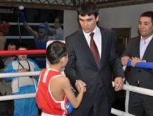 Олимпийский чемпион Серик Сапиев разрезал ленточку в новом зале единоборств в Кокшетау